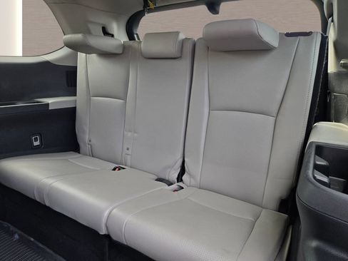 Used 2024 Toyota Grand Highlander AWD image 13
