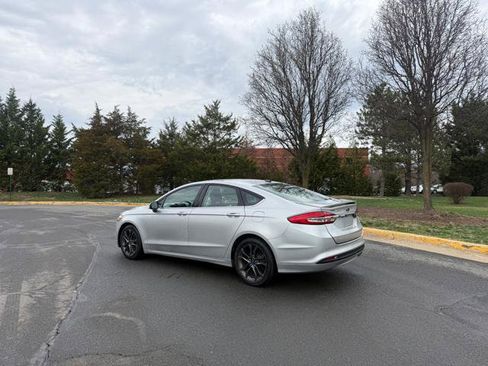 Used 2018 Ford Fusion SE w/ Equipment Group 201A image 3