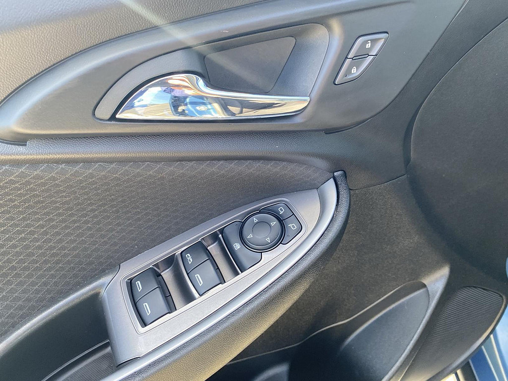 Certified 2025 Chevrolet Malibu LT FWD image 15