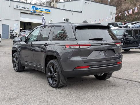 Used 2023 Jeep Grand Cherokee Altitude image 10