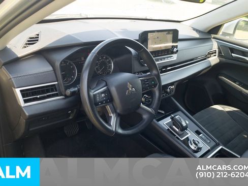 Used 2024 Mitsubishi Outlander SE AWD/4WD image 6