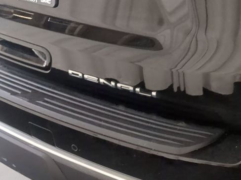 Used 2023 GMC Yukon XL Denali AWD/4WD image 13