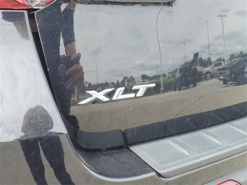 Used 2023 Ford Explorer XLT w/ Equipment Group 202A image 8