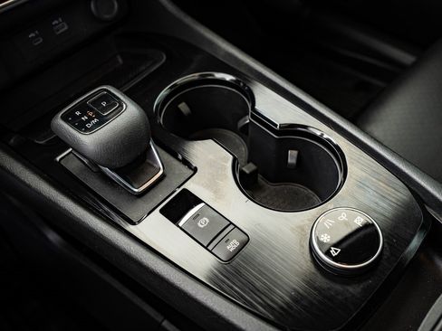 Used 2022 Nissan Rogue SV w/ SV Premium Package image 33