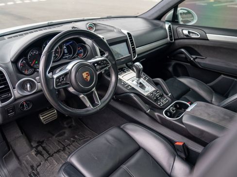 Used 2016 Porsche Cayenne GTS AWD/4WD image 4