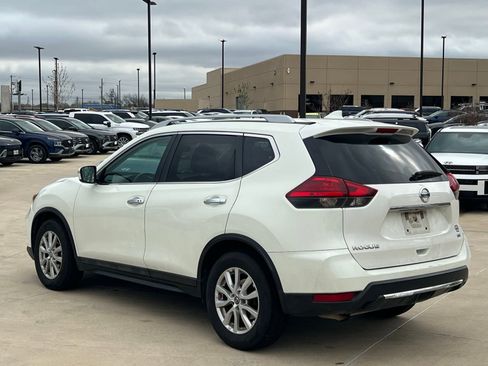 Used 2017 Nissan Rogue SV image 10