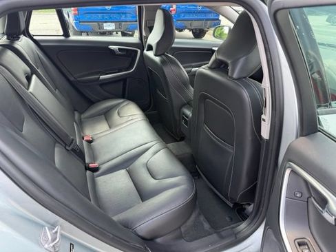 Used 2018 Volvo V60 T5 Dynamic FWD image 27
