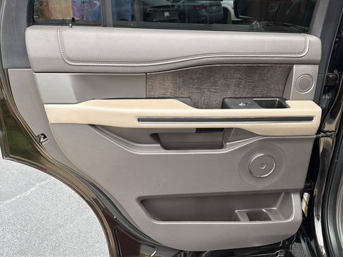 Used 2021 Ford Expedition Limited RWD image 19