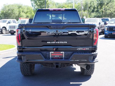 Used 2024 GMC Sierra 2500 AT4X AWD/4WD image 5