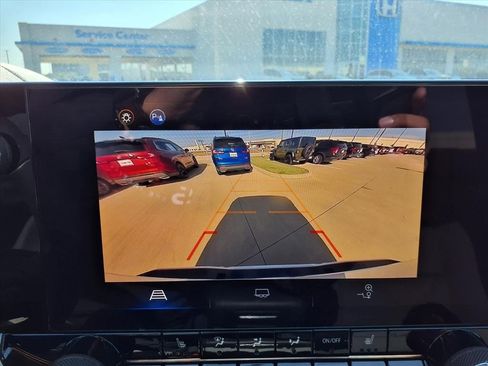 Used 2024 Chevrolet Colorado LT w/ LT Convenience Package II image 10