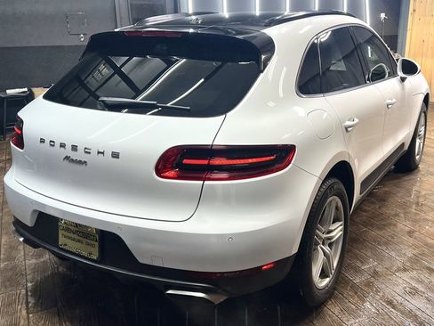 Used 2018 Porsche Macan w/ Premium Package image 4