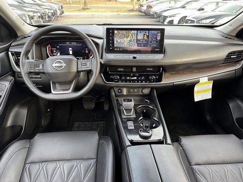 Certified 2025 Nissan Rogue Platinum w/ Tech Package image 16