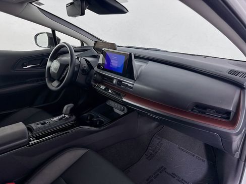 Used 2025 Toyota Prius Plug-In Hybrid FWD image 32