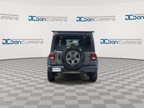 Used 2018 Jeep Wrangler Unlimited Sport S AWD/4WD image 7
