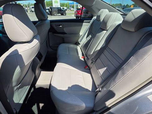 Used 2015 Toyota Camry XLE w/ Moonroof Package FWD image 18