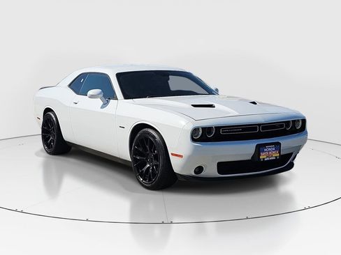 Used 2017 Dodge Challenger R/T RWD image 3