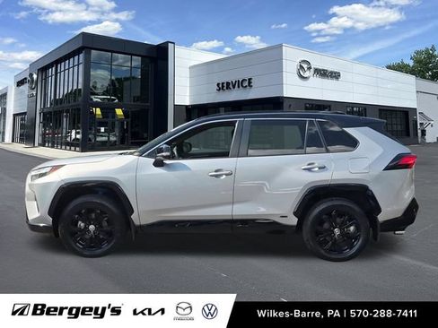 Used 2022 Toyota RAV4 XSE AWD/4WD image 9