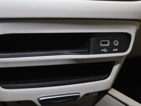 Used 2017 Chrysler Pacifica Touring-L w/ Tire & Wheel Group FWD image 32