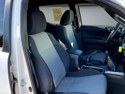 Used 2022 Toyota Tacoma TRD Sport w/ Technology Package image 27