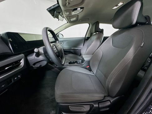 Used 2025 Kia K4 LXS image 13
