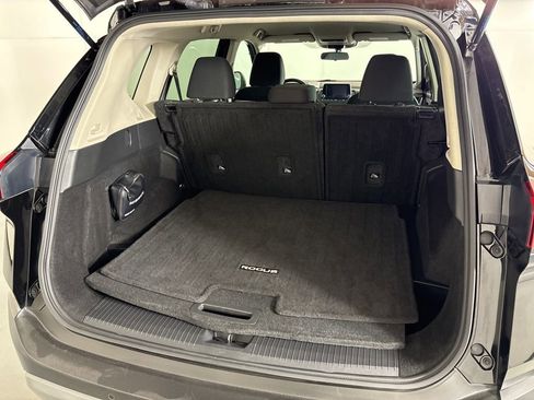 Used 2023 Nissan Rogue S image 16