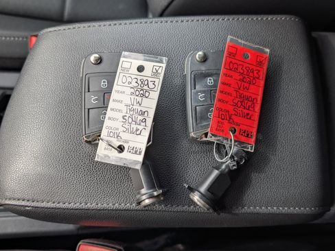 Used 2020 Volkswagen Tiguan SE image 36