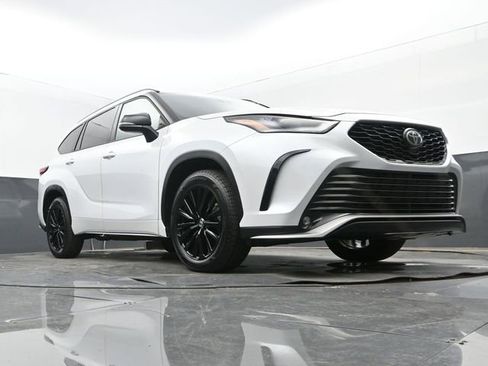 Used 2023 Toyota Highlander XSE FWD image 27