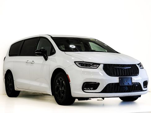 Used 2024 Chrysler Pacifica Limited FWD image 1