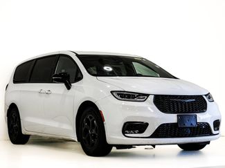 Used 2024 Chrysler Pacifica Limited FWD video 1
