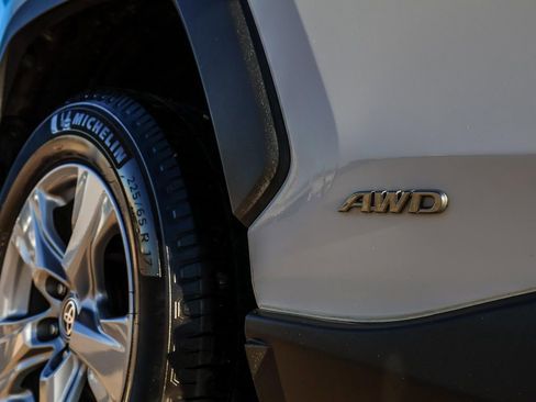 Used 2022 Toyota RAV4 LE image 9