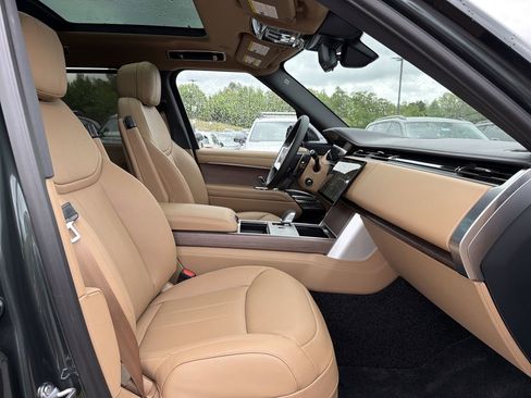 New 2026 Land Rover Range Rover SE image 16