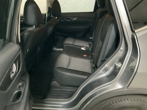 Used 2019 Nissan Rogue SV image 17