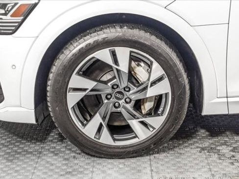 Used 2022 Audi e-tron Premium Plus w/ Premium Plus Package image 33