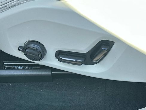 New 2026 Volvo XC60 T8 Ultra w/ Protection Package Premier image 14