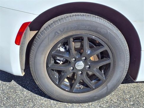 Used 2022 Chrysler Voyager LX image 21