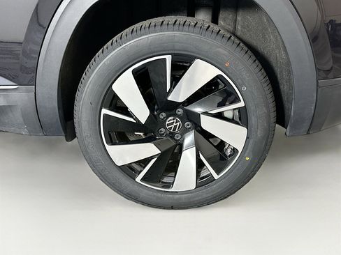 Used 2025 Volkswagen Atlas Cross Sport SE image 11