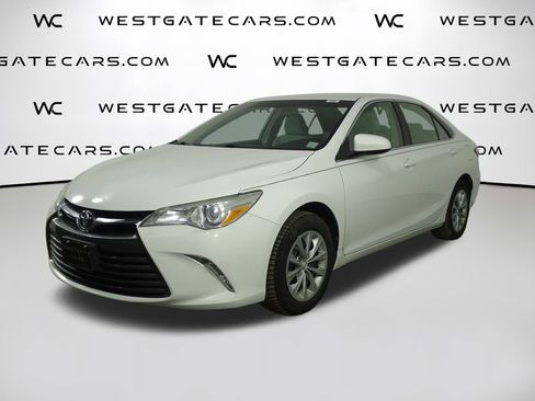Used 2017 Toyota Camry LE image 1