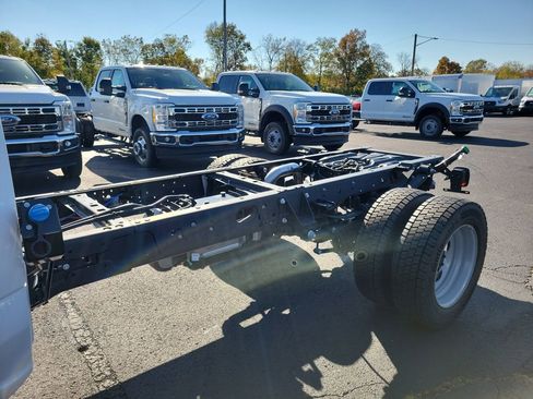 New 2026 Ford F550 4x4 Crew Cab image 12