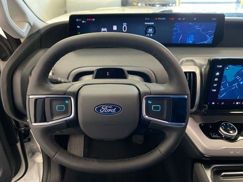 New 2026 Ford Expedition Active image 22