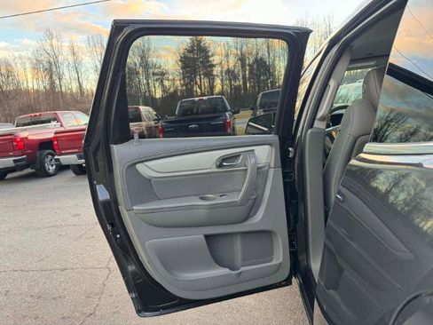 Used 2015 Chevrolet Traverse LT image 11