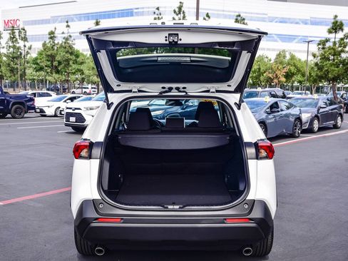 Certified 2025 Toyota RAV4 LE image 31