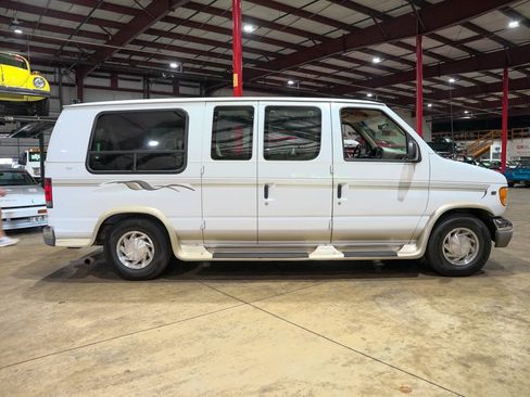 Used 2002 Ford E-150 and Econoline 150 RWD image 10