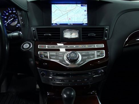 Used 2016 INFINITI Q70 3.7 w/ Sport Package image 21