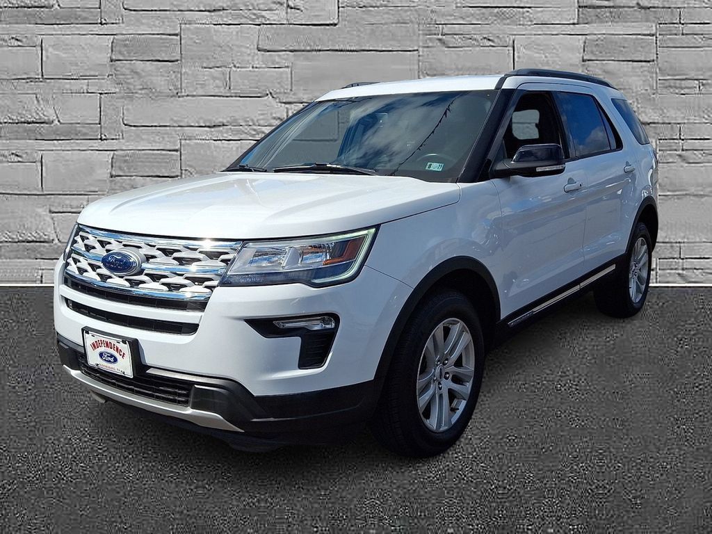 Certified 2018 Ford Explorer XLT w/ Equipment Group 201A AWD/4WD image 4