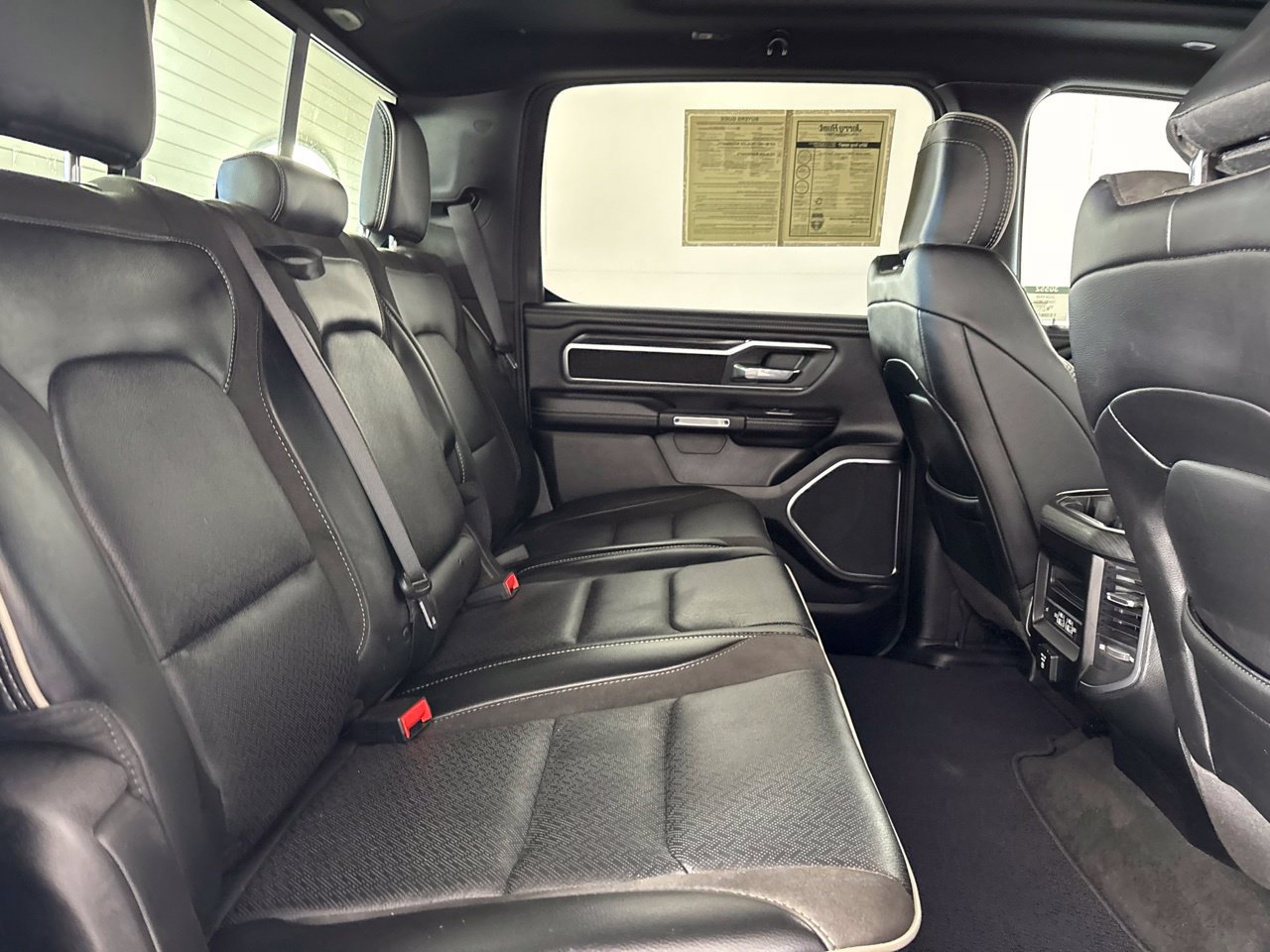 Used 2024 RAM 1500 Laramie AWD/4WD image 31