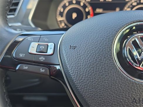 Used 2019 Volkswagen Tiguan SEL Premium image 20