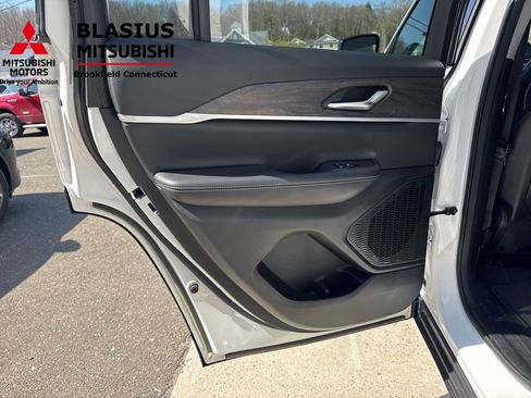 Used 2023 Jeep Grand Cherokee Limited w/ Trailer Tow Prep Group (B) image 31