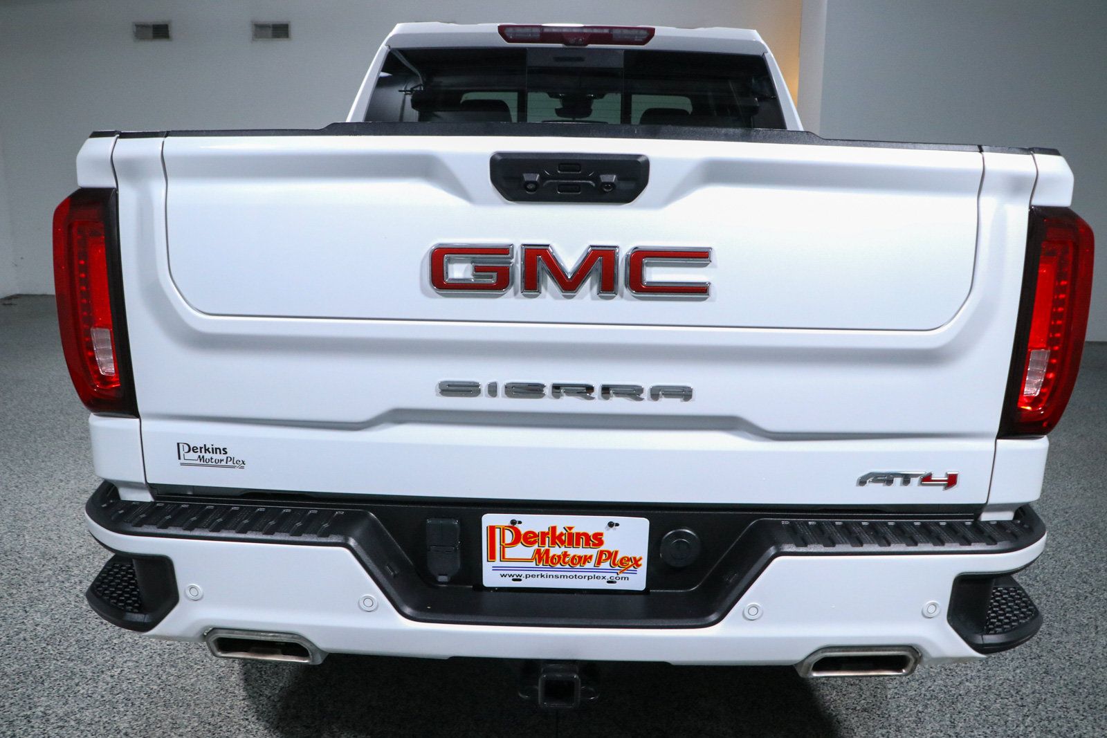 Used 2023 GMC Sierra 1500 AT4 w/ Technology Package AWD/4WD image 8