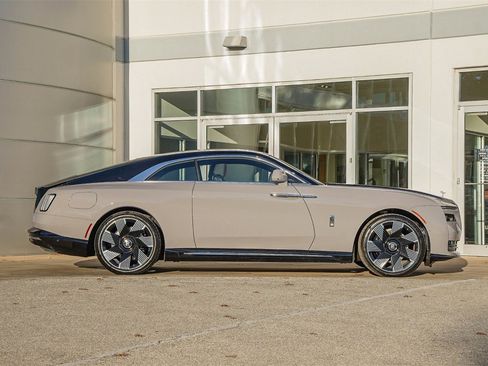 New 2026 Rolls-Royce Spectre image 8