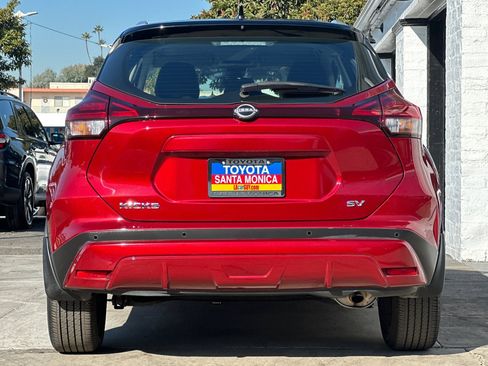 Used 2023 Nissan Kicks SV image 5